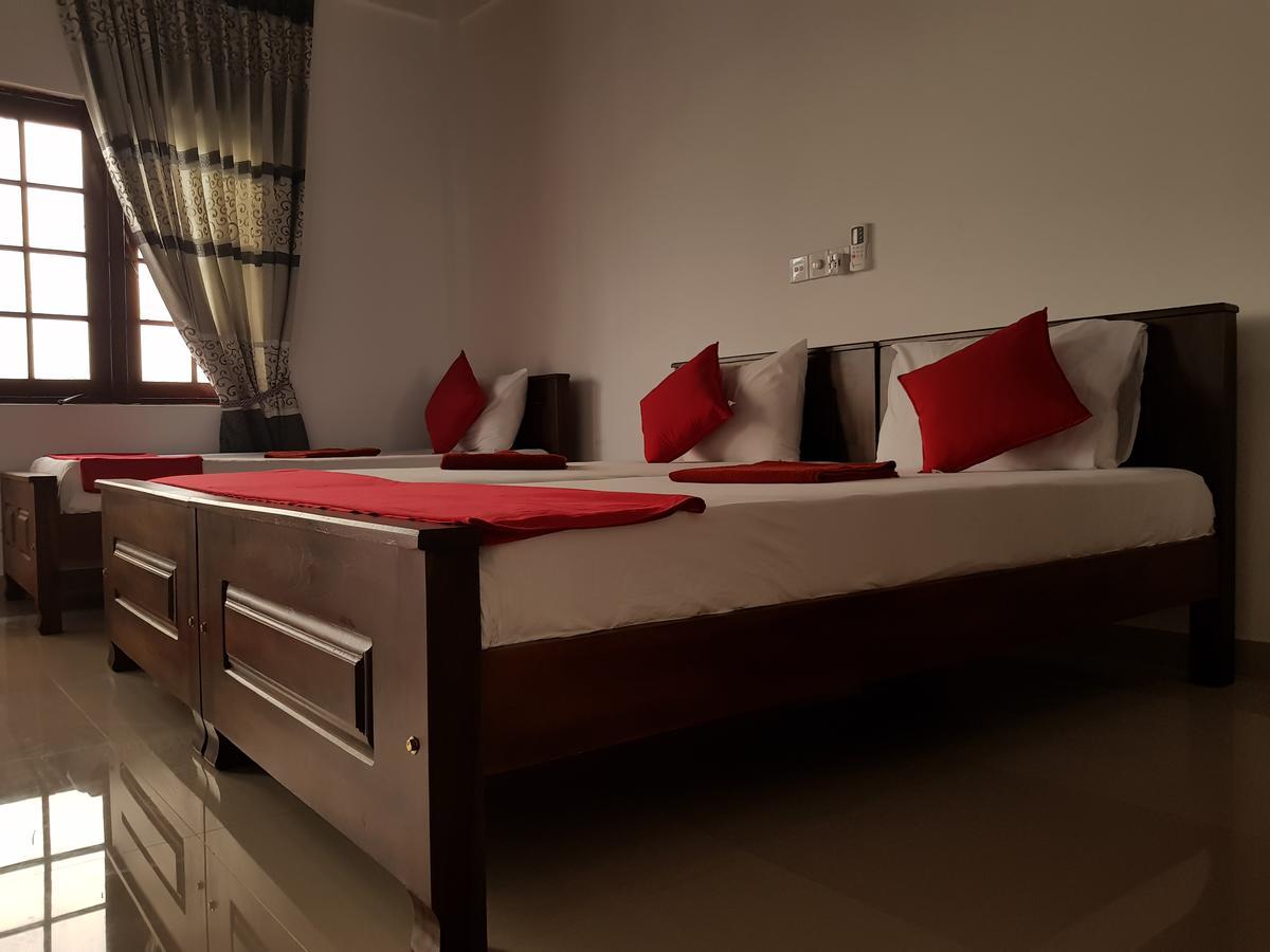 Oasis Beach Hotel Negombo Ngoại thất bức ảnh